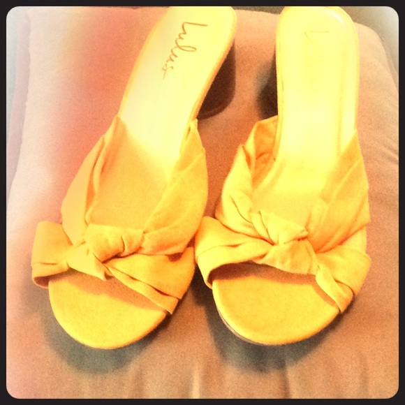 Sun Flower🌻Yellow Lulus Mules🌻 - Picture 1 of 5
